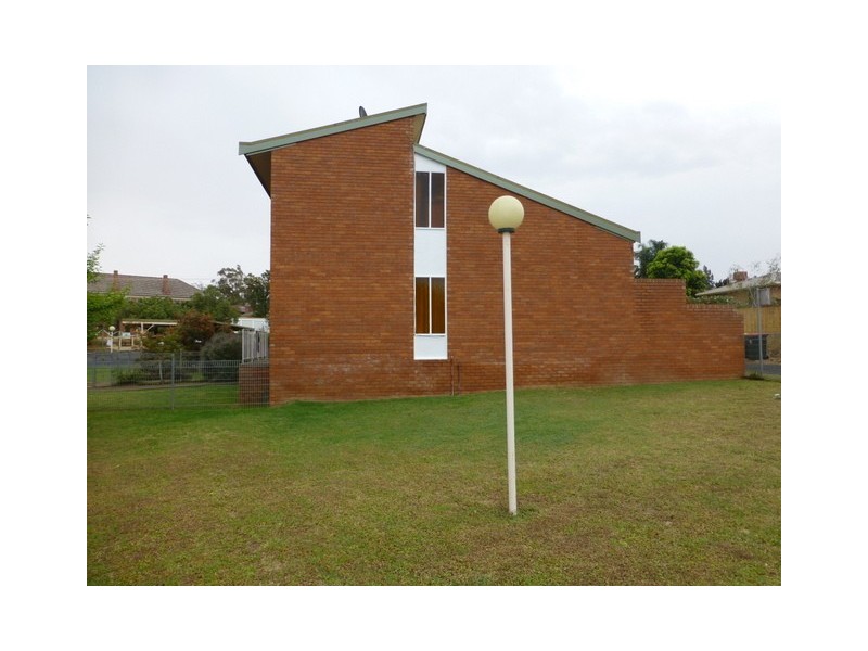 11 Albert Street, Parkes NSW 2870