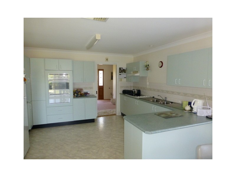 4 Glenburnie Close, Parkes NSW 2870