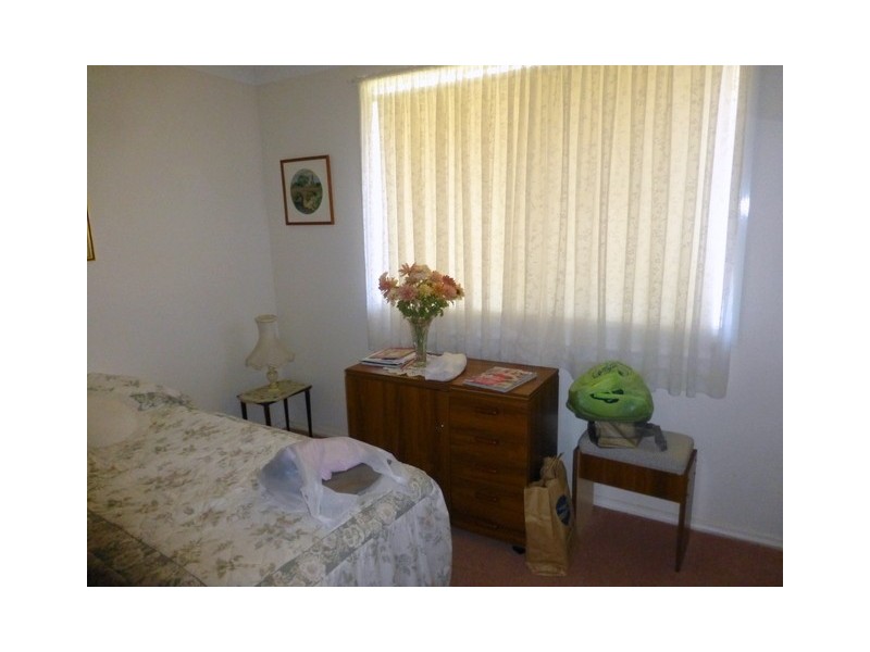 4 Glenburnie Close, Parkes NSW 2870