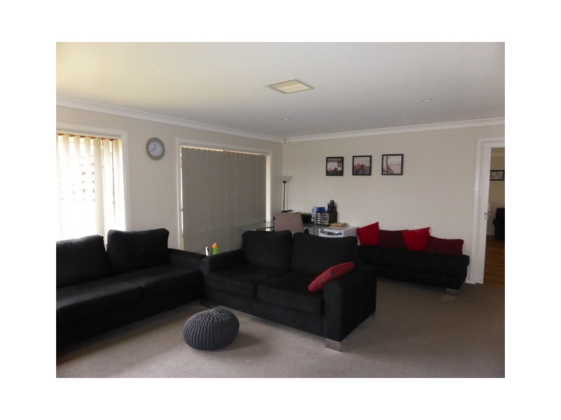 7 Banjo Place, Parkes NSW 2870