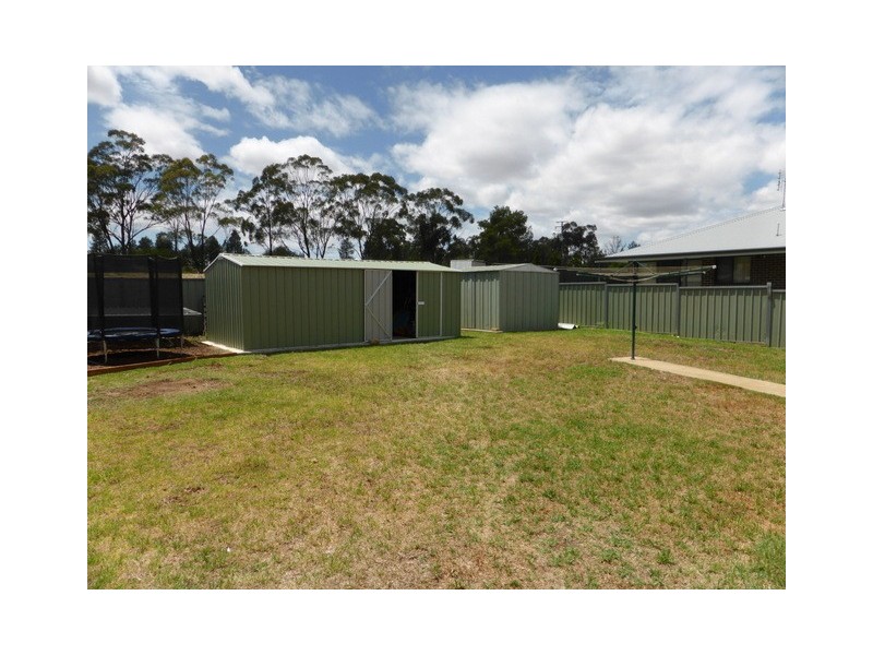 7 Banjo Place, Parkes NSW 2870