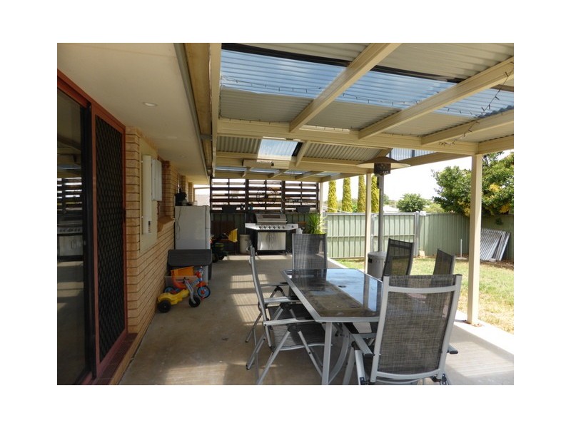 7 Banjo Place, Parkes NSW 2870
