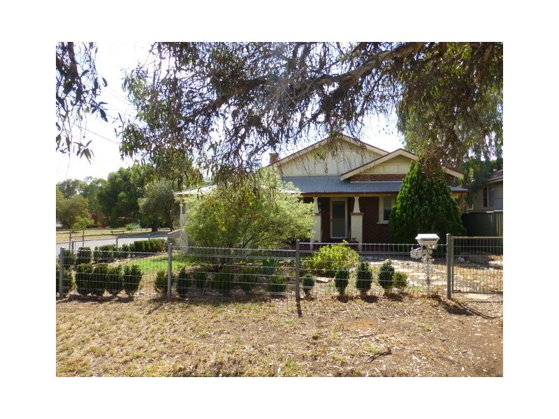1 Keast Street, Parkes NSW 2870