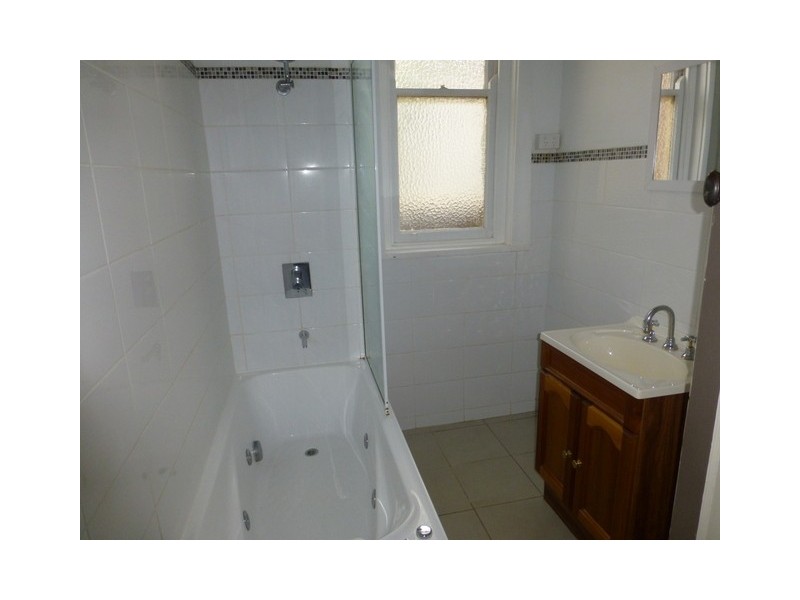 1 Keast Street, Parkes NSW 2870