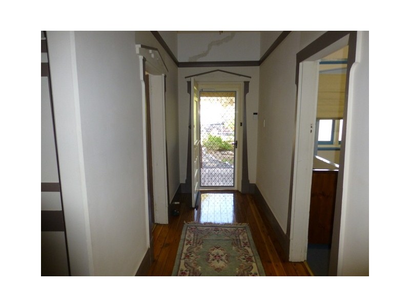 1 Keast Street, Parkes NSW 2870