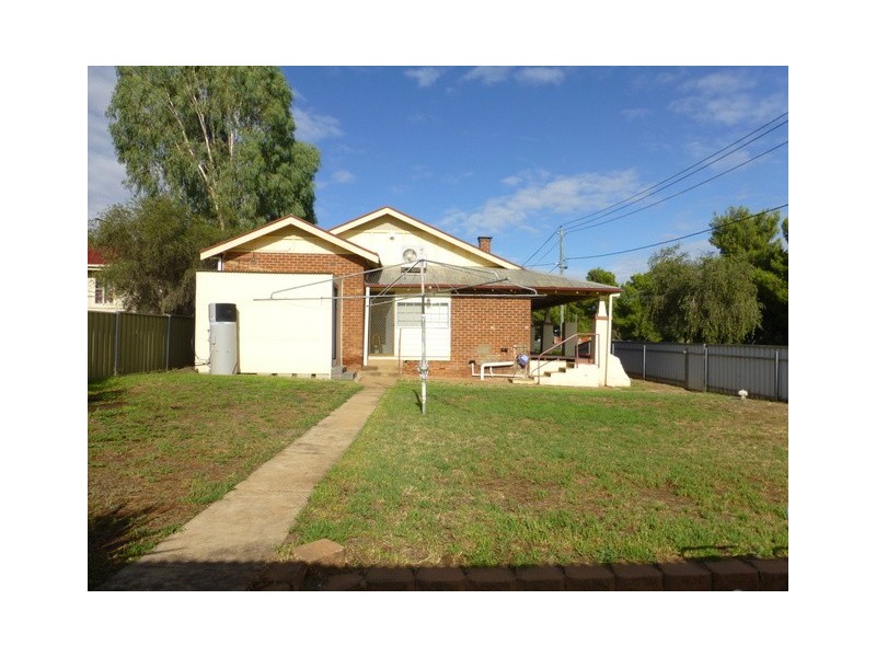 1 Keast Street, Parkes NSW 2870