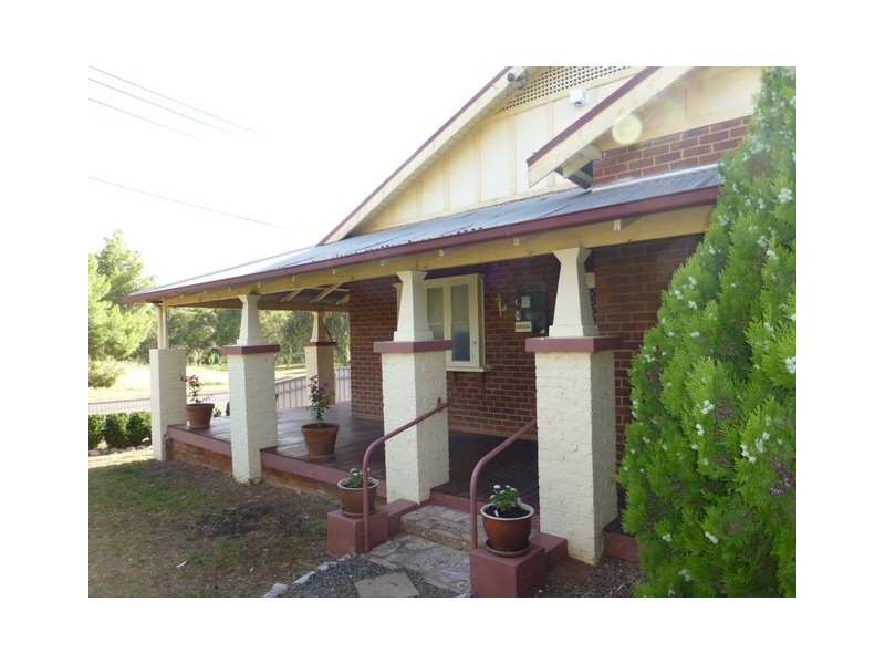 1 Keast Street, Parkes NSW 2870