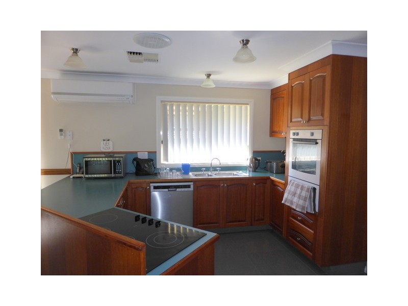 1 Glenburnie Close, Parkes NSW 2870