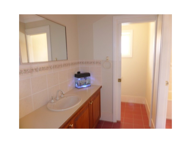 1 Glenburnie Close, Parkes NSW 2870