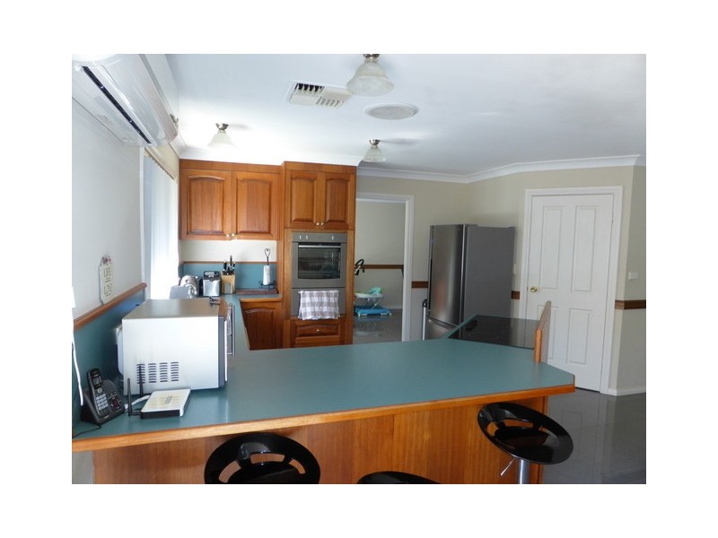 1 Glenburnie Close, Parkes NSW 2870