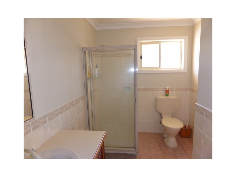 1 Glenburnie Close, Parkes NSW 2870