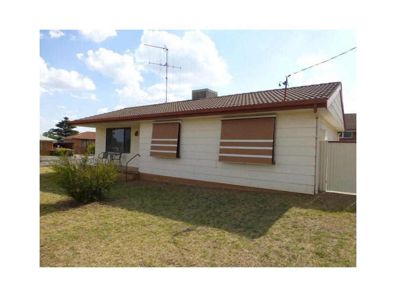 2 Werona Place, Parkes NSW 2870
