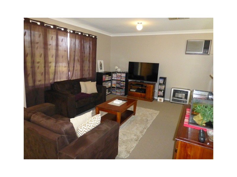 2 Werona Place, Parkes NSW 2870