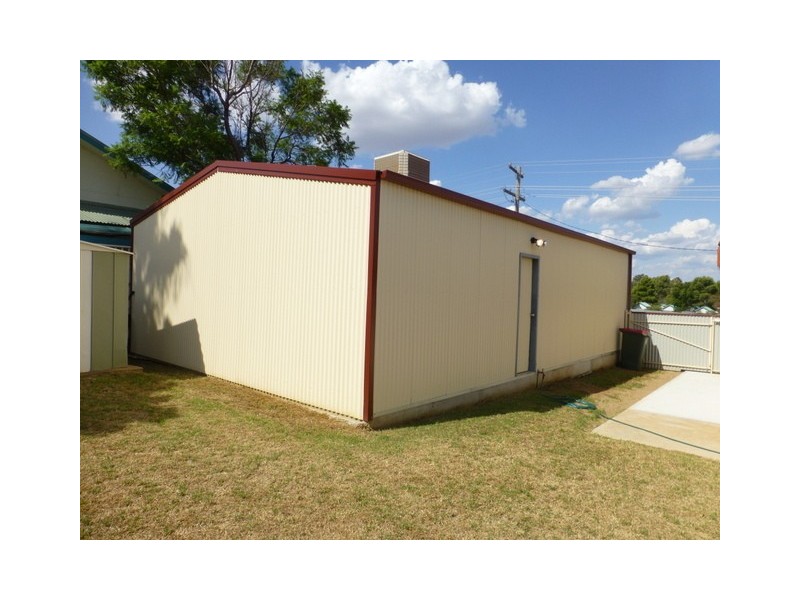 2 Werona Place, Parkes NSW 2870