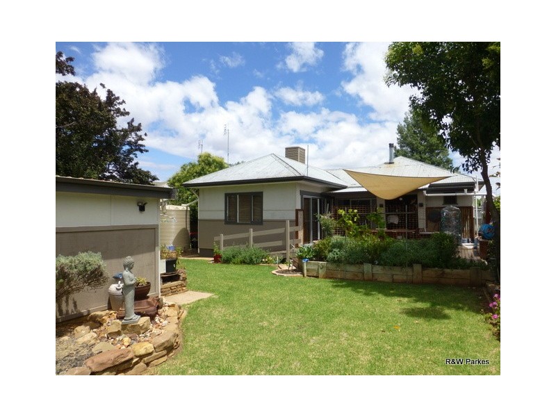 1 Wattle Street, Parkes NSW 2870