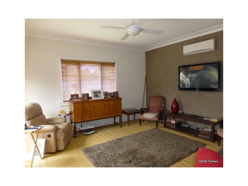 1 Wattle Street, Parkes NSW 2870