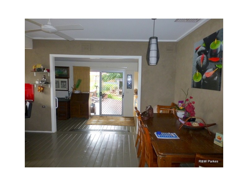 1 Wattle Street, Parkes NSW 2870