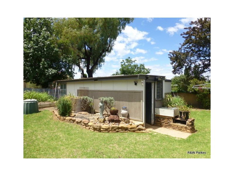 1 Wattle Street, Parkes NSW 2870