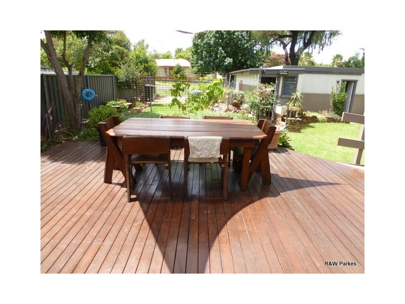 1 Wattle Street, Parkes NSW 2870