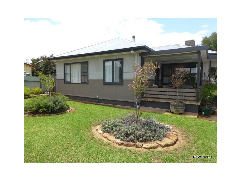 1 Wattle Street, Parkes NSW 2870