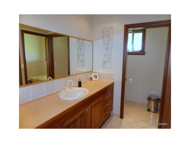 50 Noble Road, Parkes NSW 2870