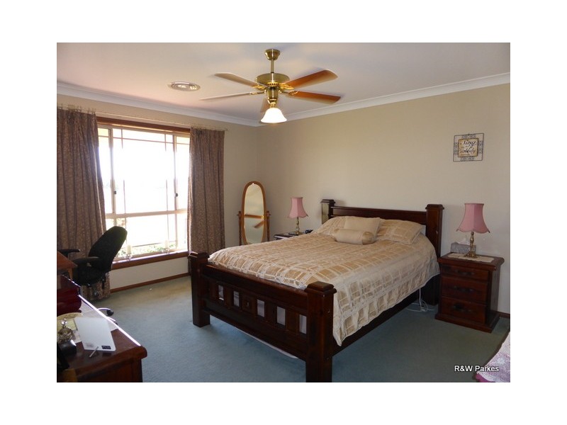 50 Noble Road, Parkes NSW 2870