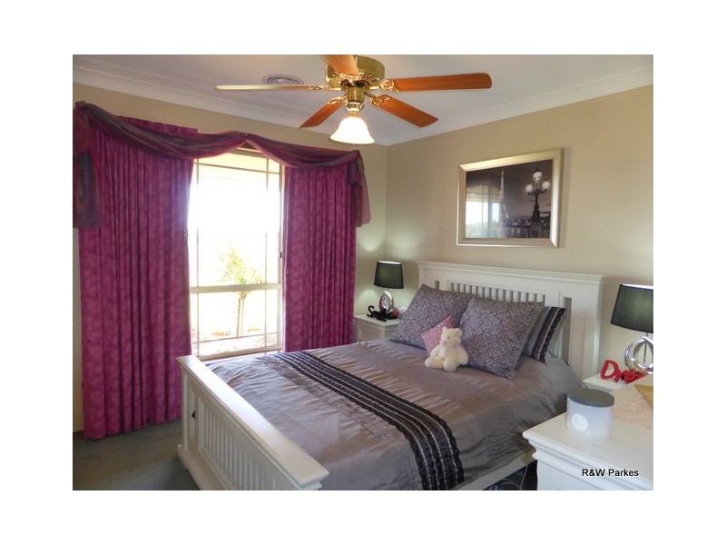 50 Noble Road, Parkes NSW 2870