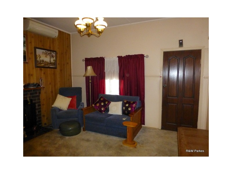 84 Webb Street, Parkes NSW 2870