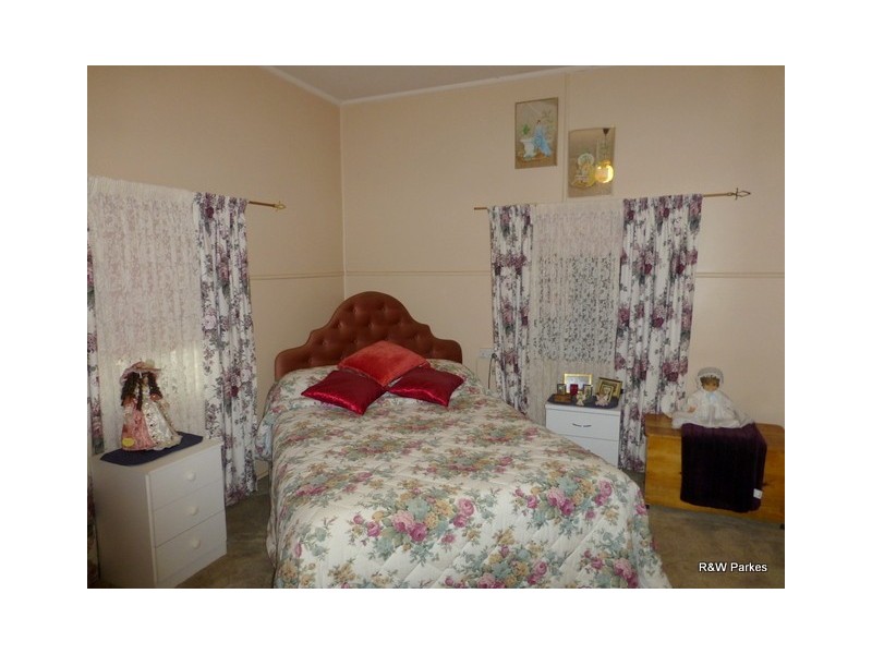 84 Webb Street, Parkes NSW 2870