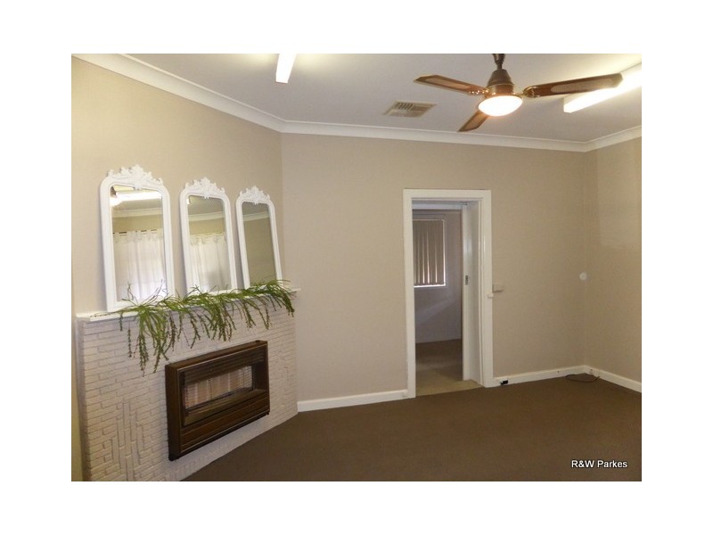 20 Phillip Street, Parkes NSW 2870