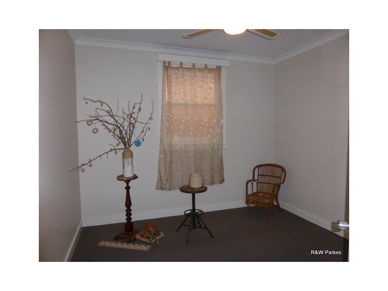 20 Phillip Street, Parkes NSW 2870
