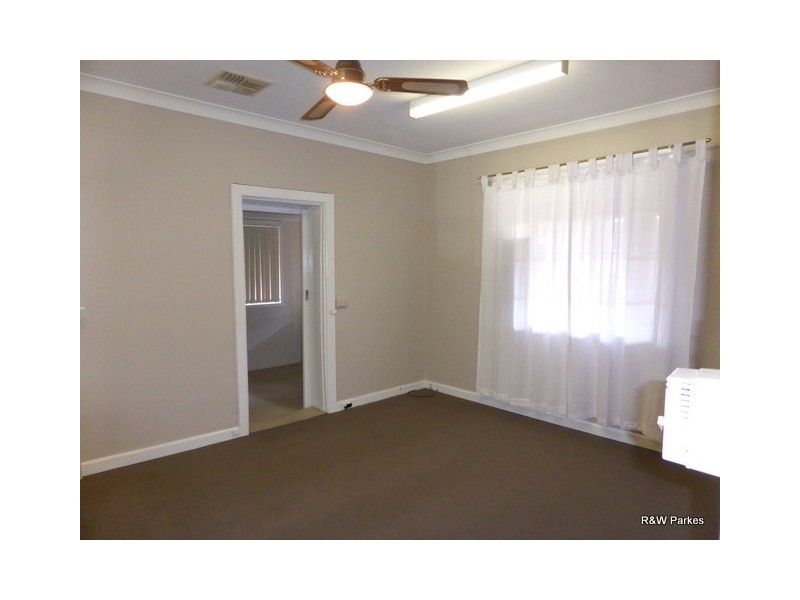 20 Phillip Street, Parkes NSW 2870