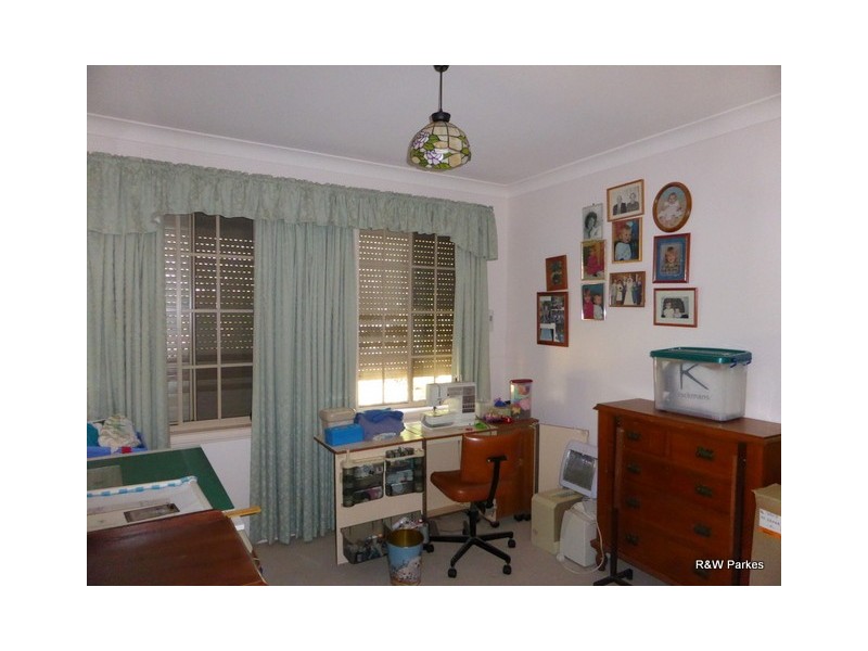 2 Arana Place, Parkes NSW 2870