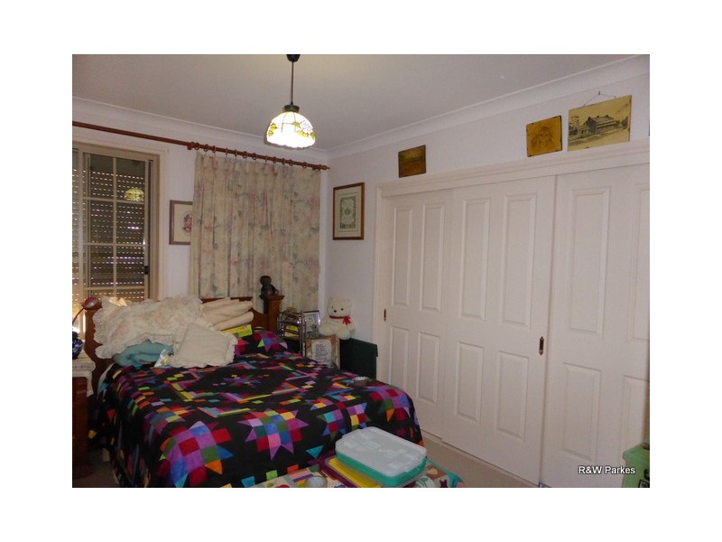 2 Arana Place, Parkes NSW 2870
