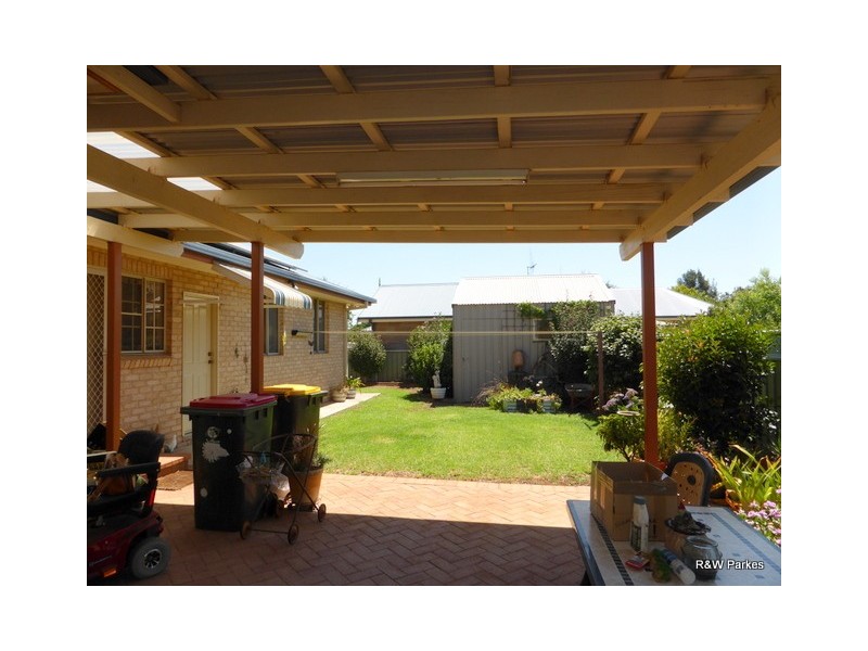 2 Arana Place, Parkes NSW 2870