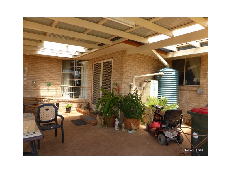 2 Arana Place, Parkes NSW 2870