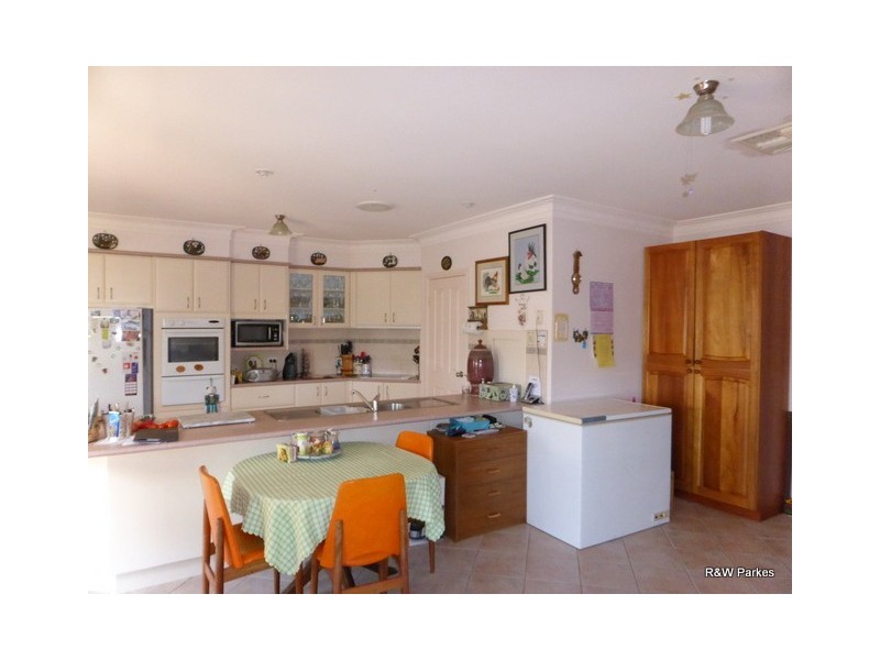 2 Arana Place, Parkes NSW 2870