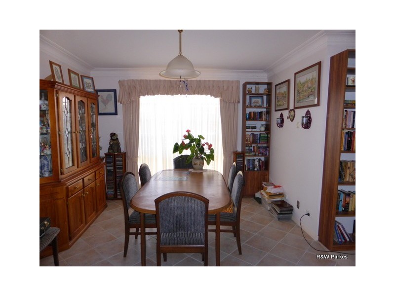 2 Arana Place, Parkes NSW 2870