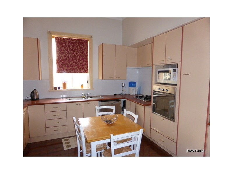 68 Orange Street, Parkes NSW 2870