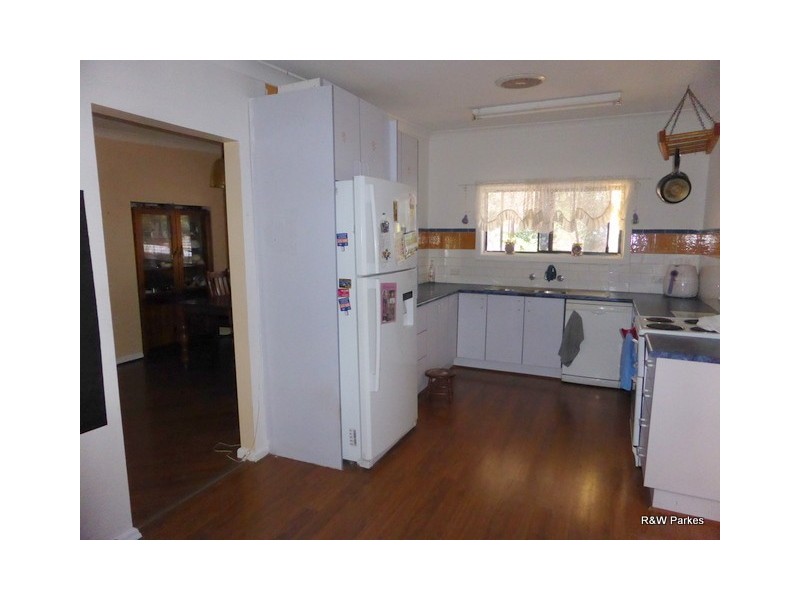 68 Military Road, Parkes NSW 2870
