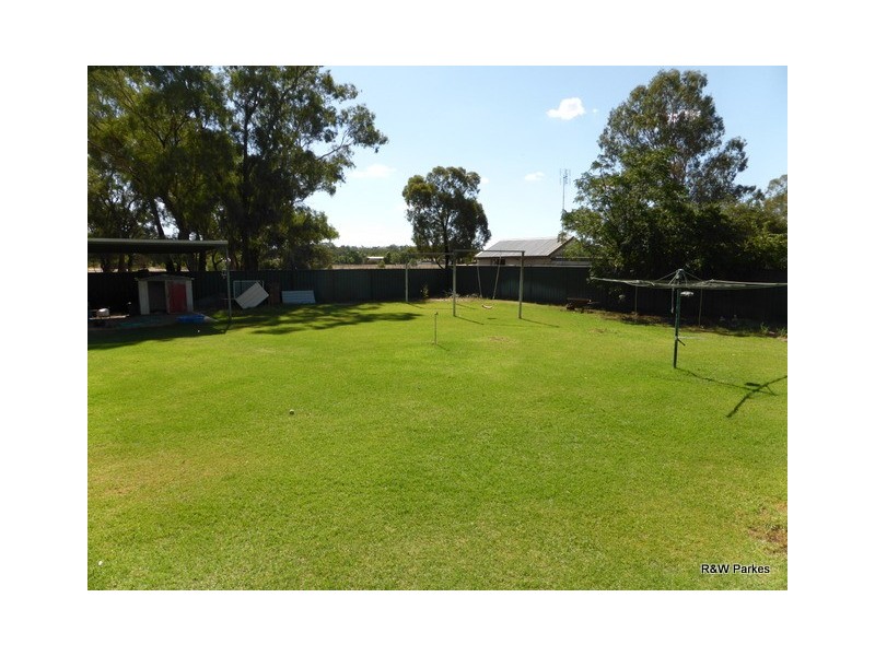68 Military Road, Parkes NSW 2870