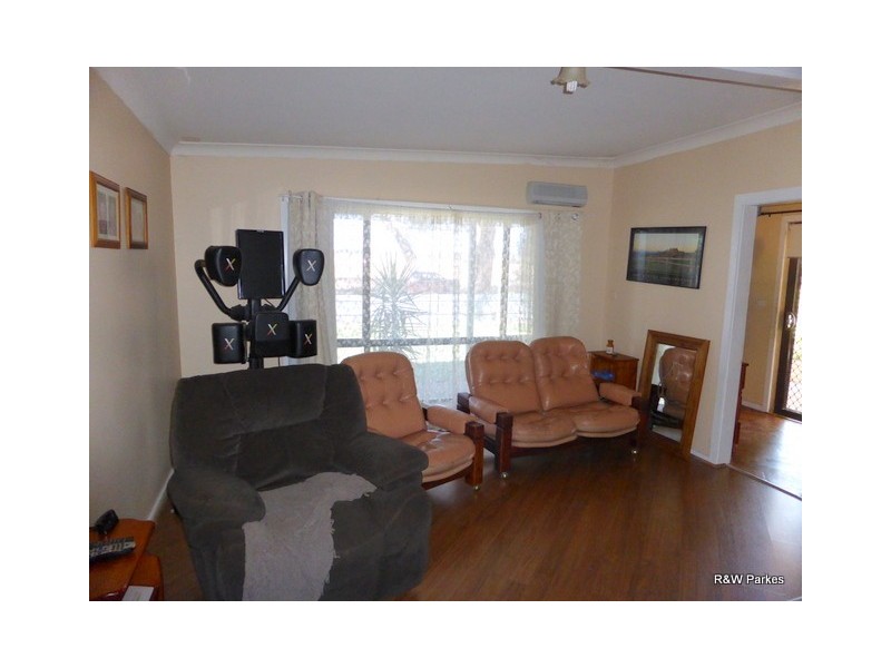 68 Military Road, Parkes NSW 2870