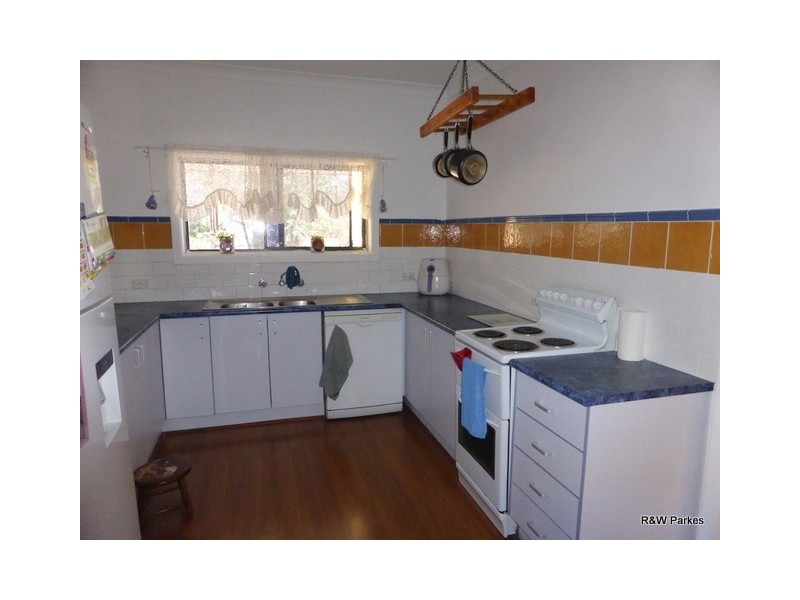 68 Military Road, Parkes NSW 2870