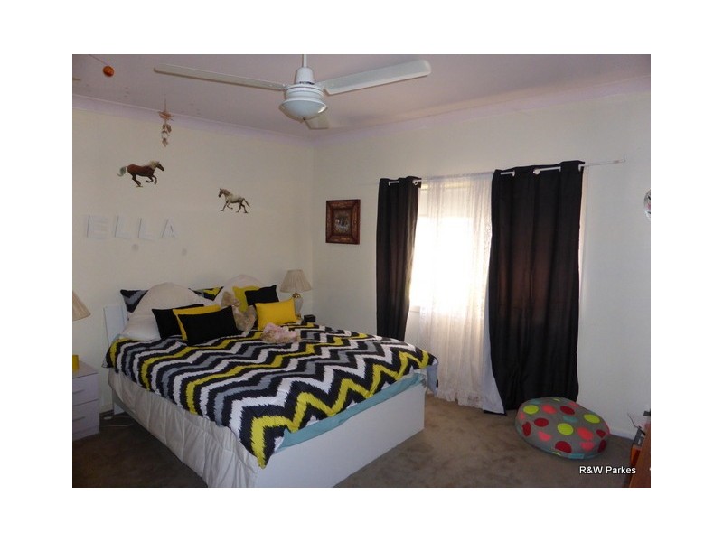 68 Military Road, Parkes NSW 2870