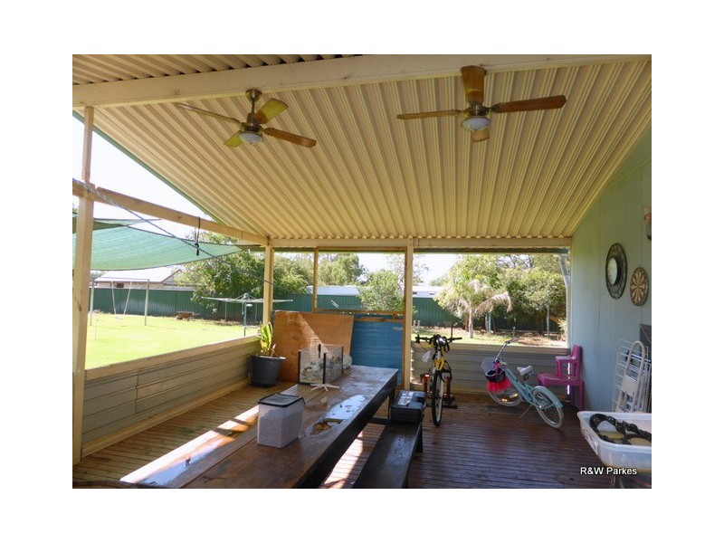 68 Military Road, Parkes NSW 2870