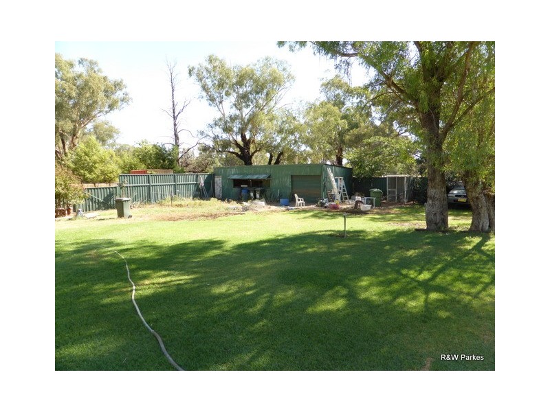 68 Military Road, Parkes NSW 2870