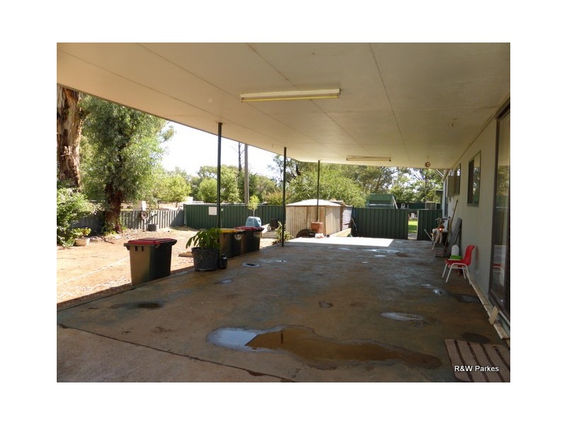 68 Military Road, Parkes NSW 2870