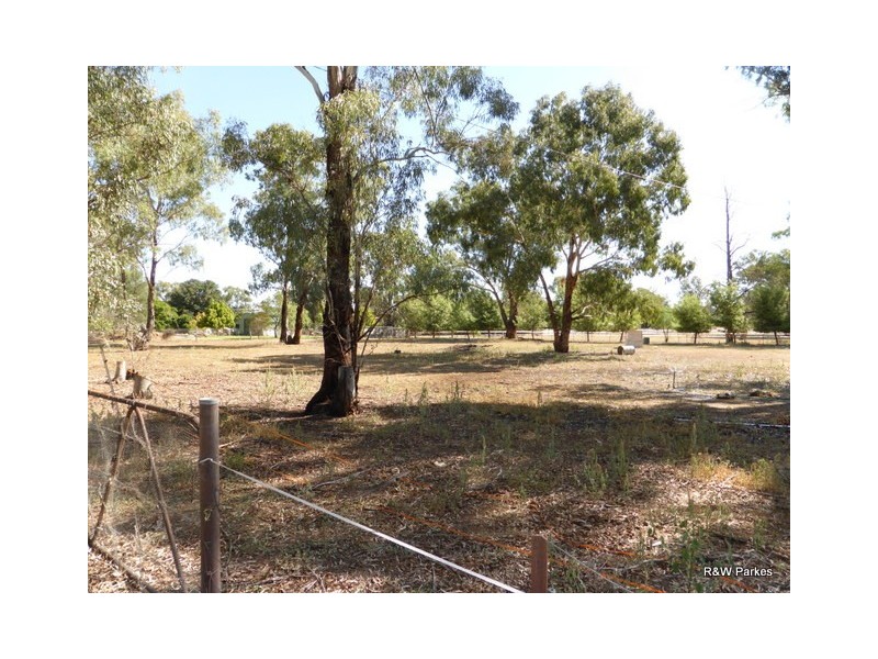 68 Military Road, Parkes NSW 2870