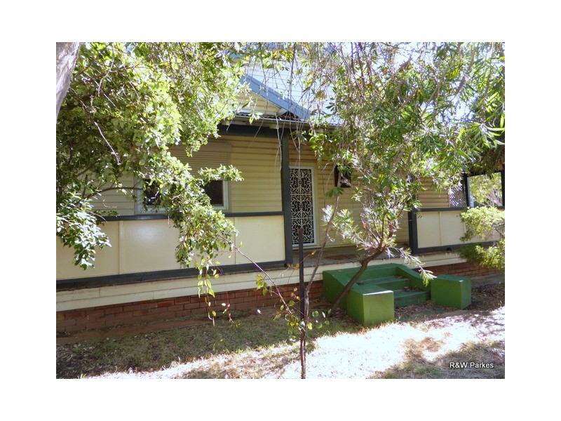 2 Elizabeth Street, Parkes NSW 2870