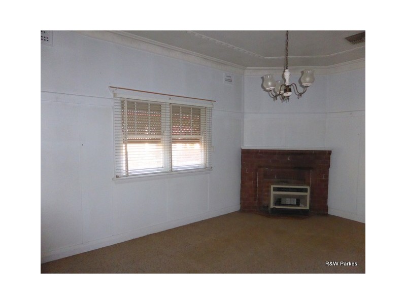 2 Elizabeth Street, Parkes NSW 2870